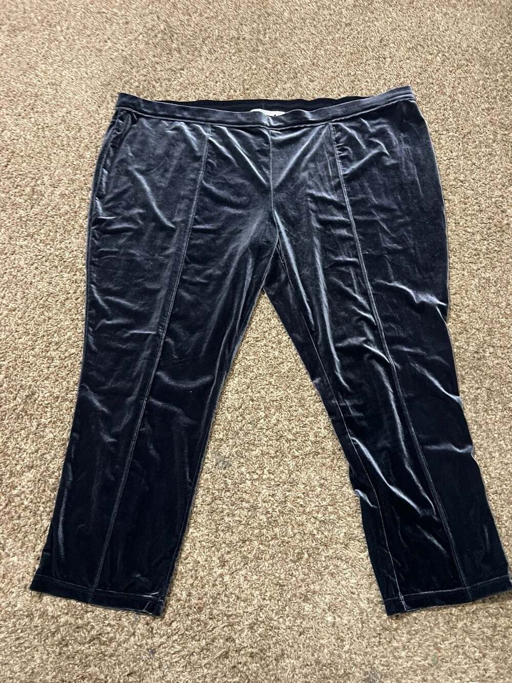 Isaac Mizrahi Live! Women's Velour Pull-On Cropped Pants in Dark Gray